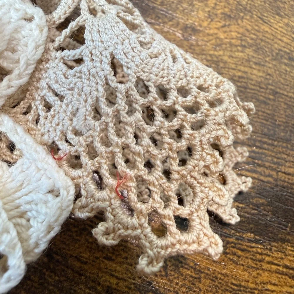 2 VTG Hand Crocheted Lace Doilies Cream Starburst‎ Floral 4-5
